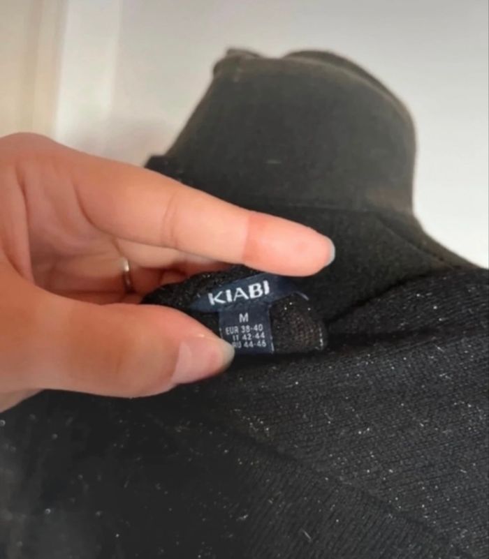 Pull fin col V noir à paillettes taille M de chez Kiabi en très bon état - photo numéro 6