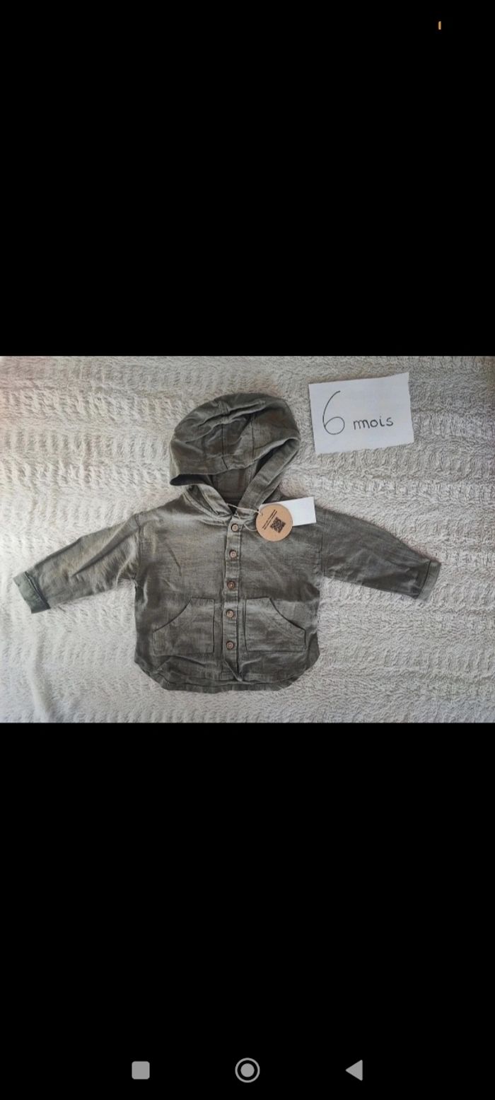 Chemise à capuche en lin Kiabi taille 6 mois