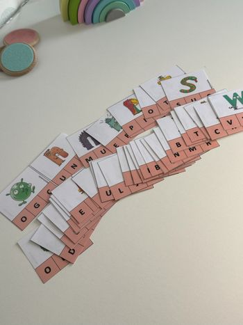 Les alphas cartes à pinces lettres capitale
