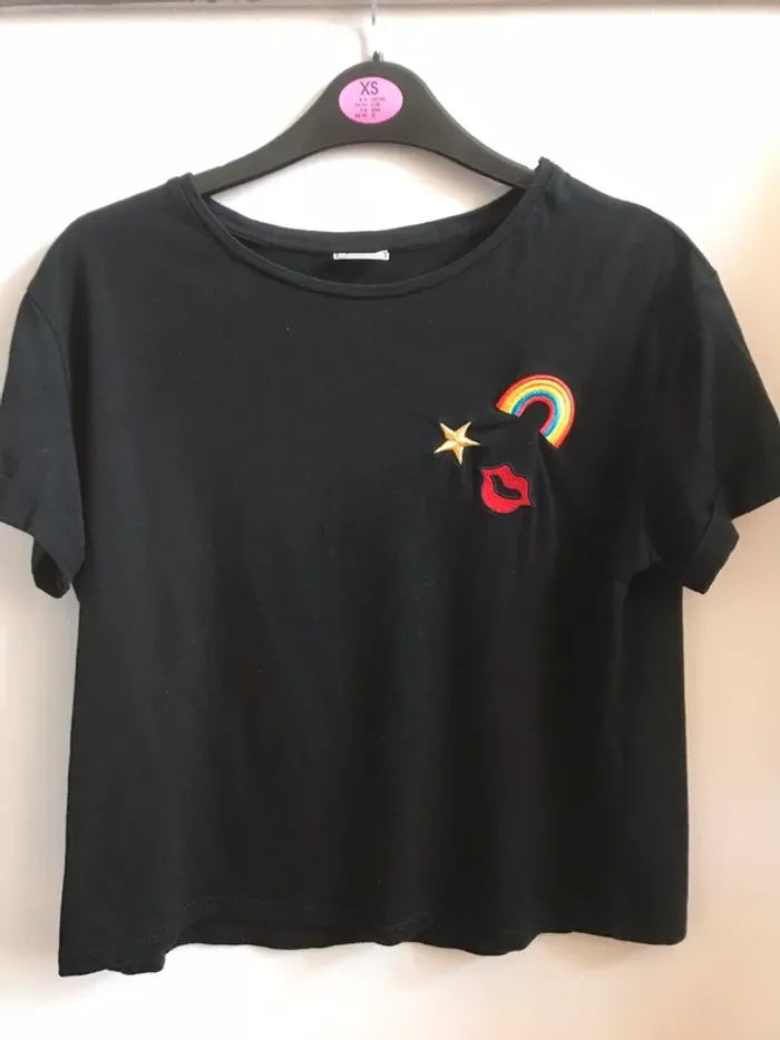 T-shirt noir à manches courtes