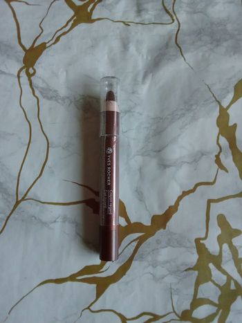 Crayon regard yves rocher brun doré 