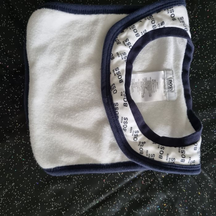 bavoir Hugo Boss - photo numéro 4