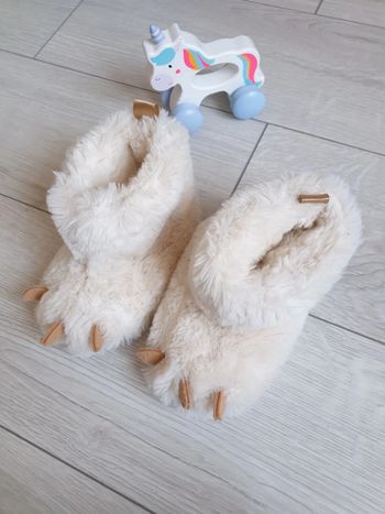 Chaussons fille taille 22