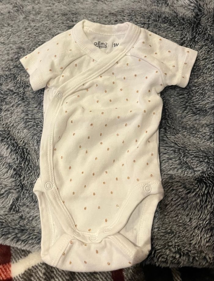 Lots 3 bodies manches courtes - photo numéro 2