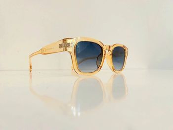 Lunette de soleil mixte jaune transparente verres bleus dégradés UV protection catégorie 2