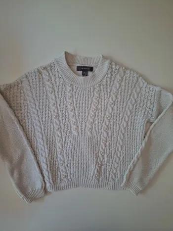 Pull torsadé et perlé
