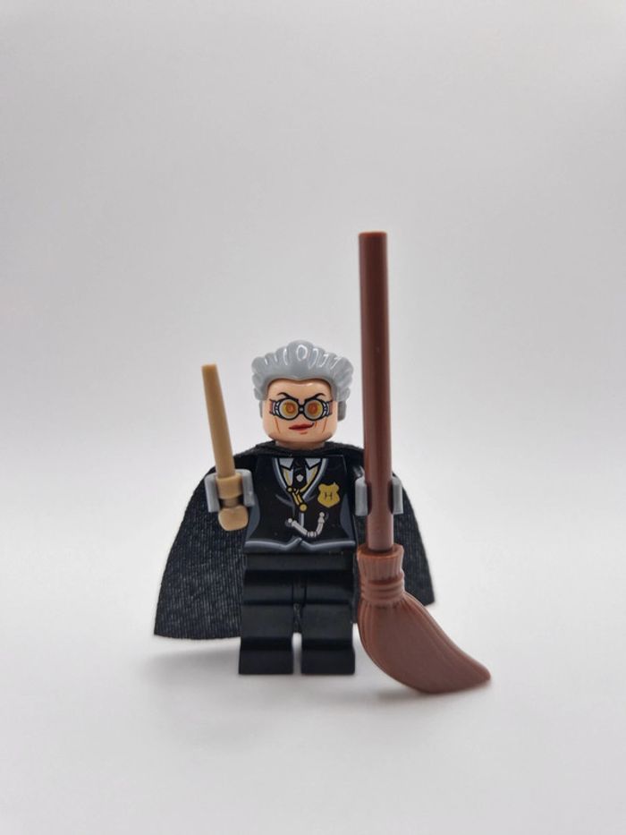 Figurine type lego Professeur Bibine Harry Potter