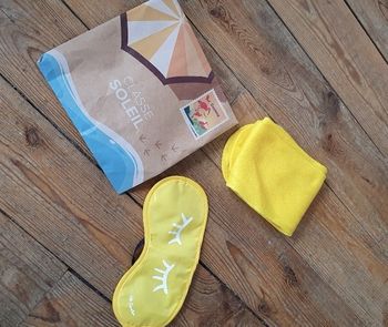 Lot de voyage masques pour les yeux jaune et chaussettes