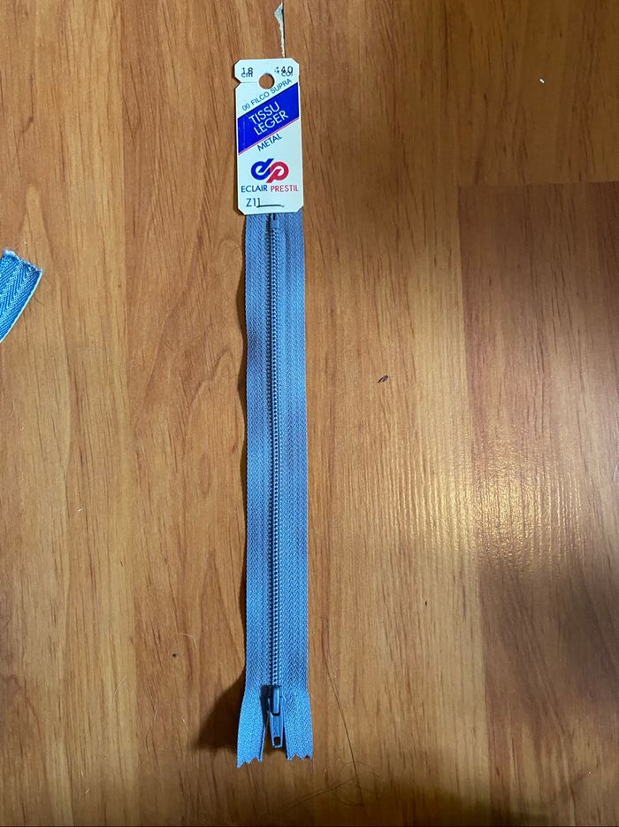 Fermeture éclaire pour tissus léger bleu métal 18 cm