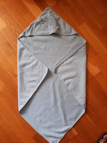 Serviette bleue bébé