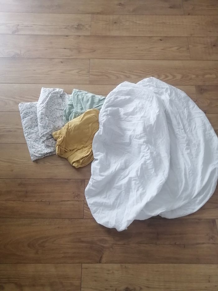 Lot de draps housses et 3 parures de lit - photo numéro 2
