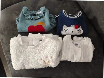 Lot 3 pulls et 1 gilet 6mois