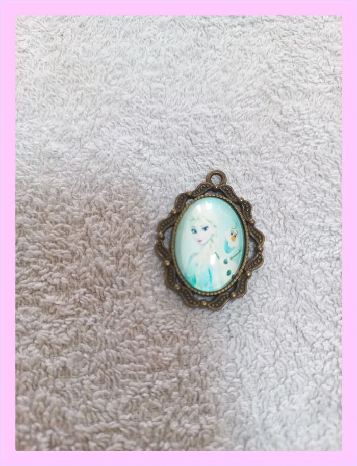 Pendentif avec cabochon Reine des Neiges