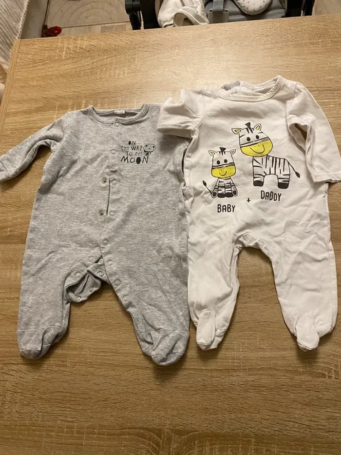 Lot de 2 pyjamas fin taille 1 mois