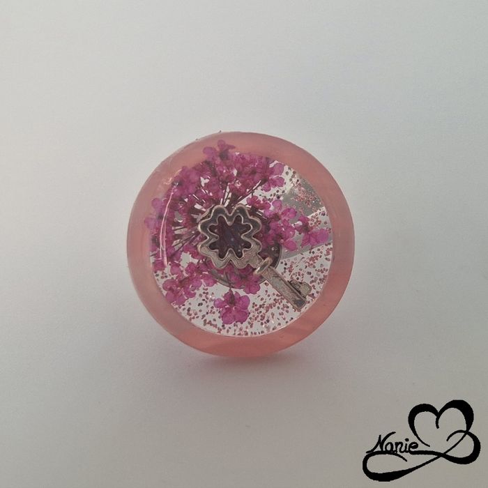 Clé parmi les fleurs - photo numéro 3