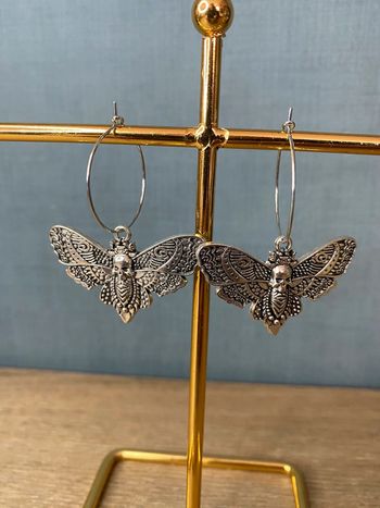 Boucles d oreilles créoles papillon de la mort rétro