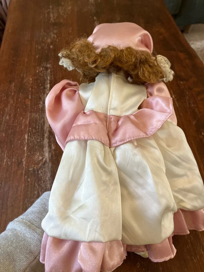 Poupée porcelaine - photo numéro 3