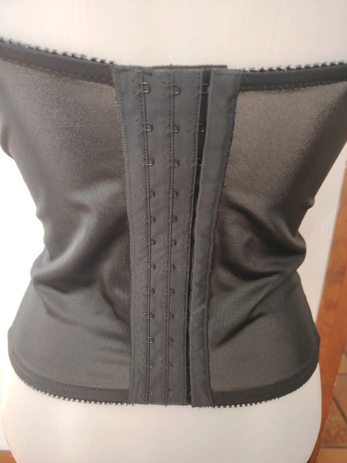 Corset sexy satiné et dentelle - photo numéro 7