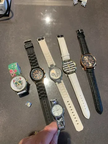 Lot de montres fantaisie femme piles à remplacer