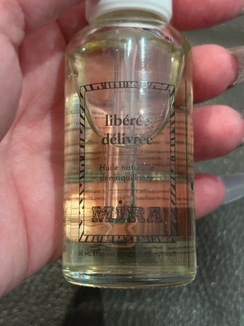 Huile naturelle démaquillante de chez Mira