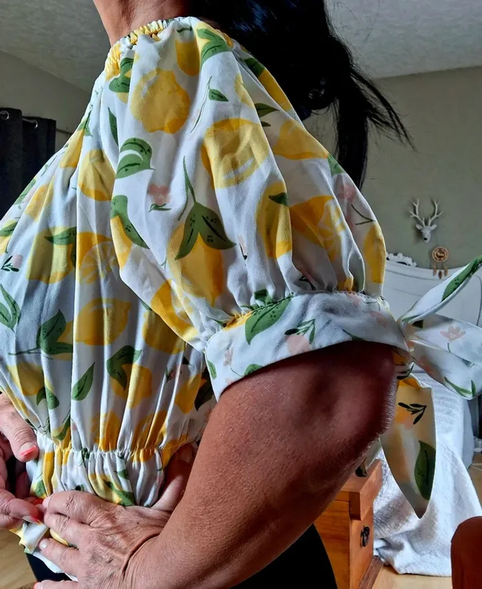 Top citrons et fleurs Jennyfer taille M - photo numéro 2