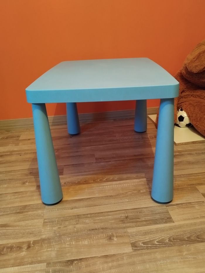 Table bleu enfant Ikéa - photo numéro 3