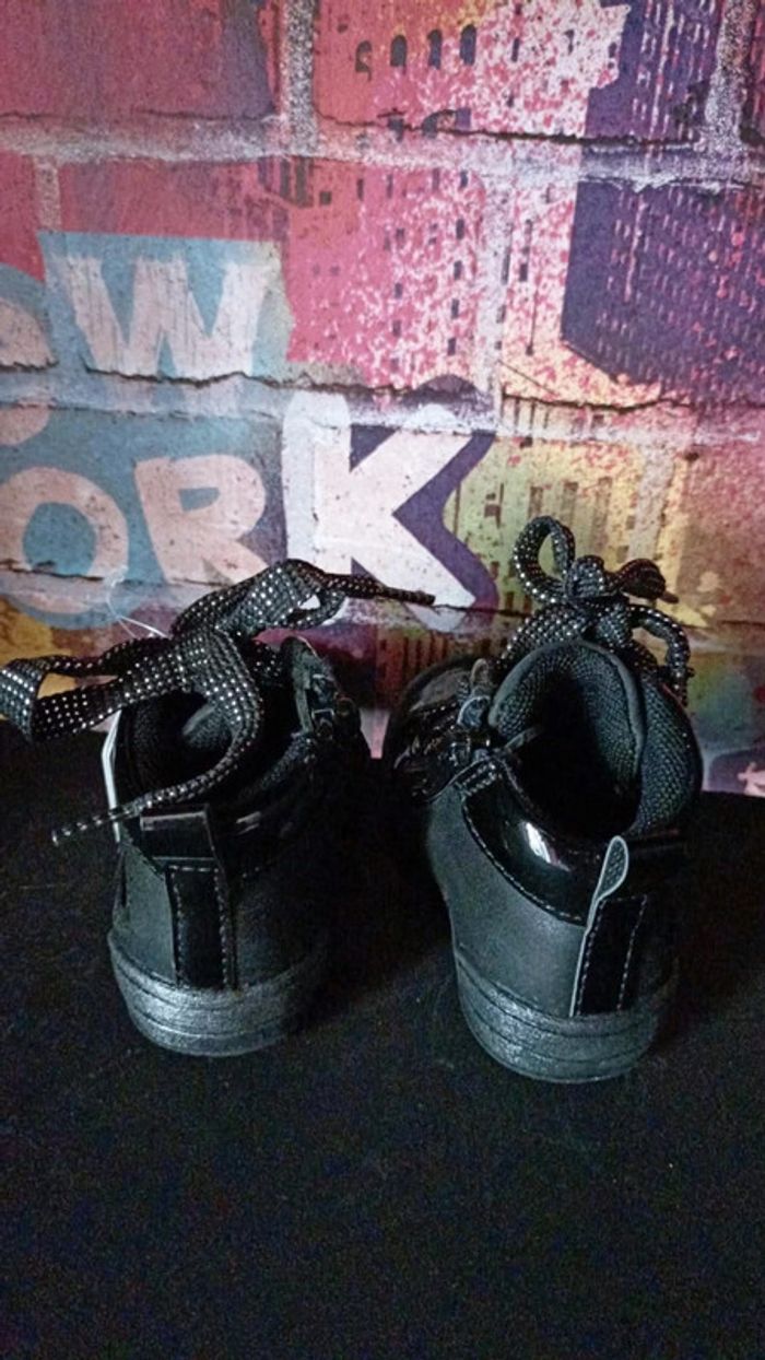 Chaussures bébé neuve étiquetter 💐 - photo numéro 5