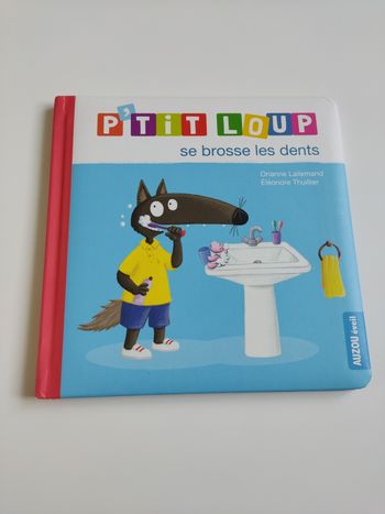 Petit loup se brosse les dents 