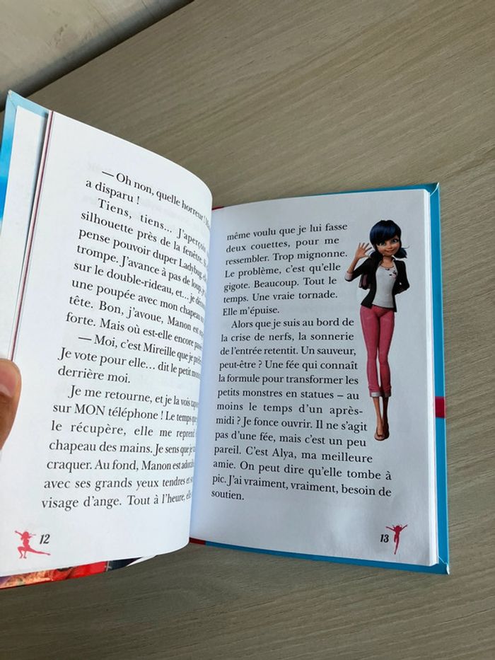 Livre "Miraculous – Une super baby-sitter – Tome 1 – très bon état – Bibliothèque Rose – 8-10 ans - photo numéro 6