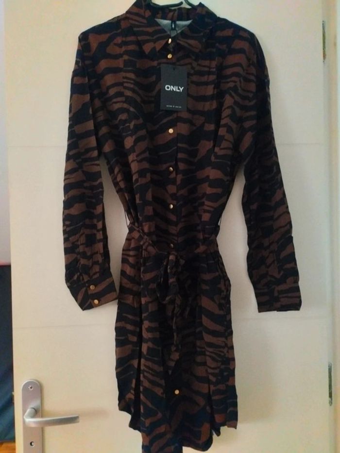 Robe chemise zébrée noir et marron neuve S Only