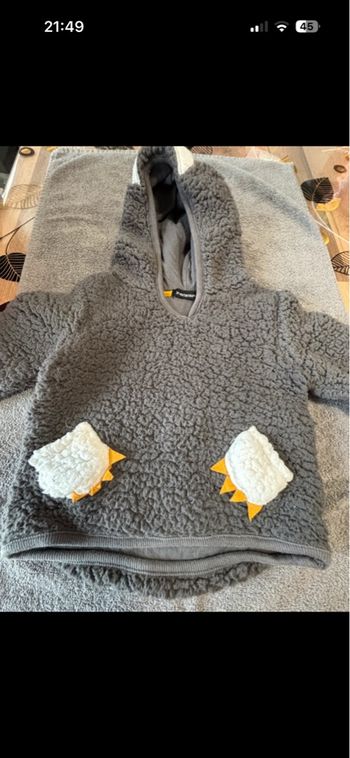 Pull moumoute à  capuche