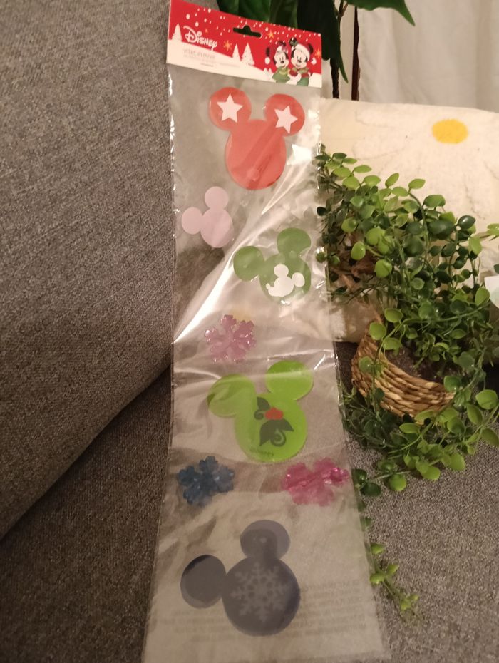 Stickers de fenêtre Mickey   Adorables et faciles à poser !