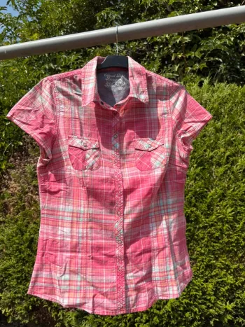 Chemise à manches courtes à carreaux roses – Marque Kiabi