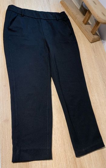 Pantacourt noir ajusté