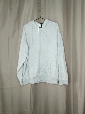 Sweat zippé à capuche