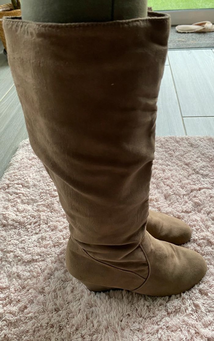 Bottes à talon compensées en daim taille 37 - photo numéro 5