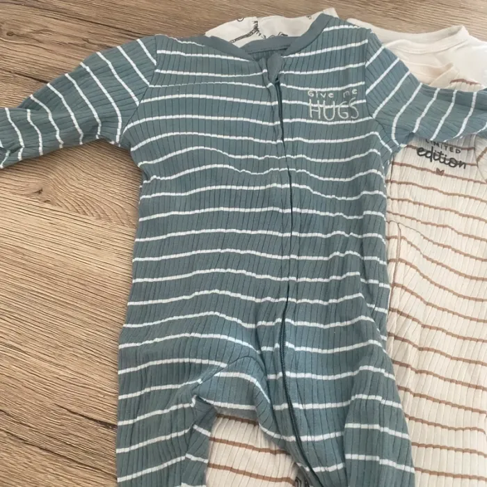 Lot de 5 pyjama 1 mois - photo numéro 4