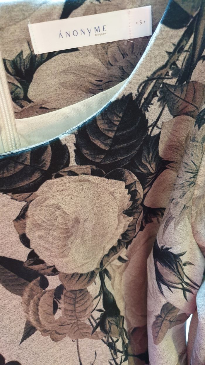 Robe , fleurs roses tons gris, taille S, Anonymes Designers - photo numéro 3