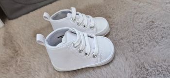 Baskets montantes blanches bébé (Taille 3/6 mois) Neuve