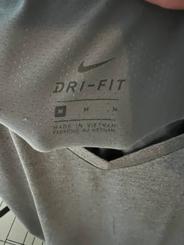 Tee-shirt sport femme gris « Nike » - photo numéro 3