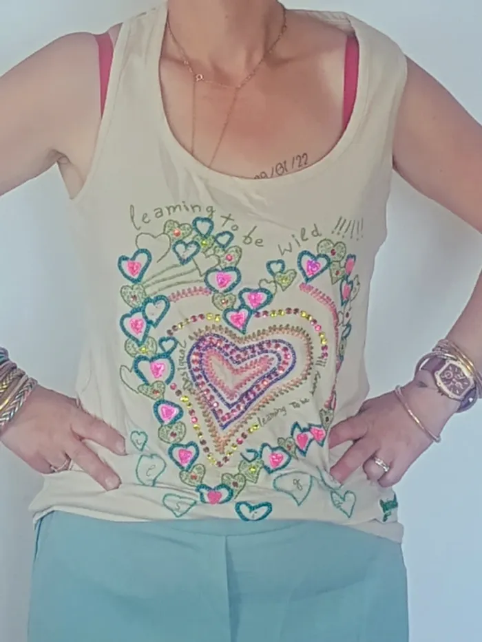 Débardeur Desigual beige – cœur en sequins colorés, taille XL