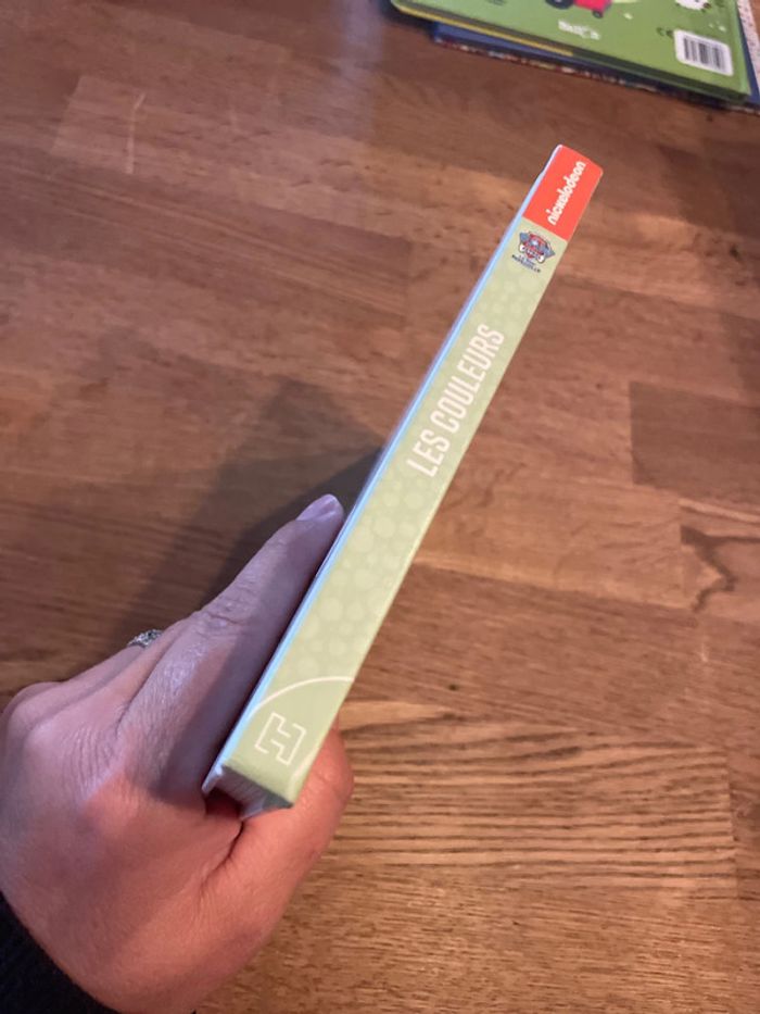 Livre cartonné Pat Patrouille L’imagier des tout petits Les couleurs Paw Patrol - photo numéro 2