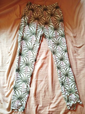 🌿 Pantalon fluide femme taille 36 blanc motif palmier – très bon état 🌿
