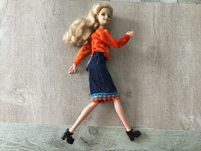 VINTAGE 1999 BARBIE MATTEL INDONESIA