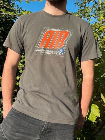 T-shirt gris imprimé « air » en orange - Nike
