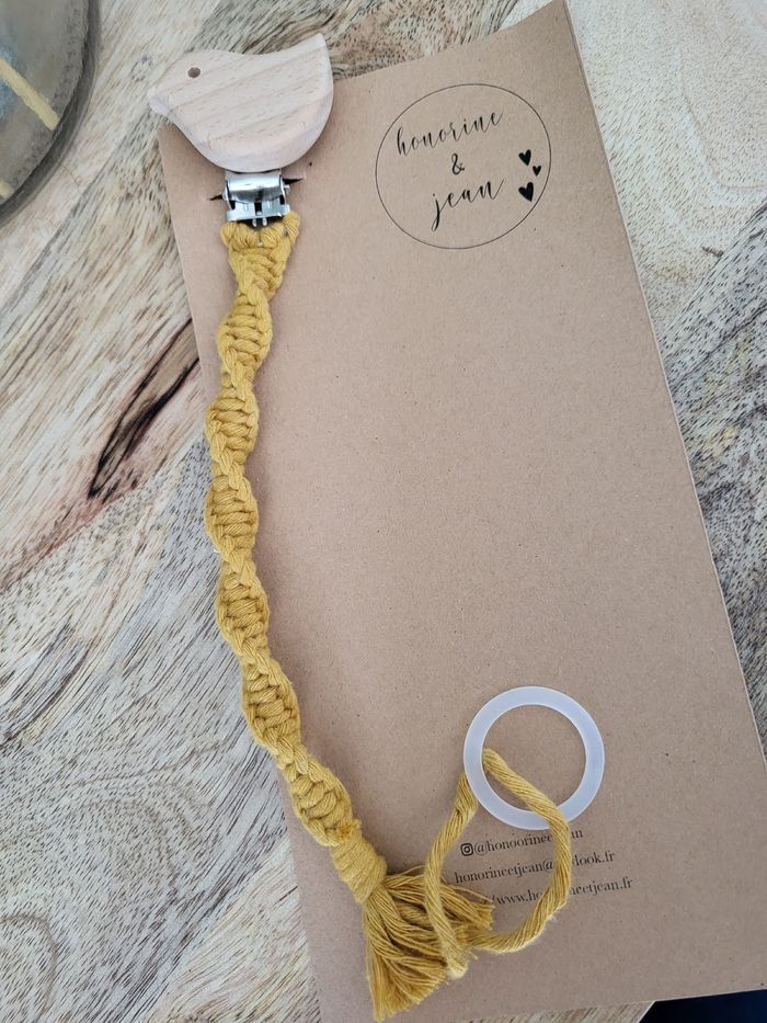 Attache tétine Macramé