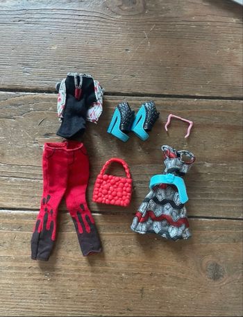 Tenue Deluxe fashion pour Monster High Ghoulia Yelps