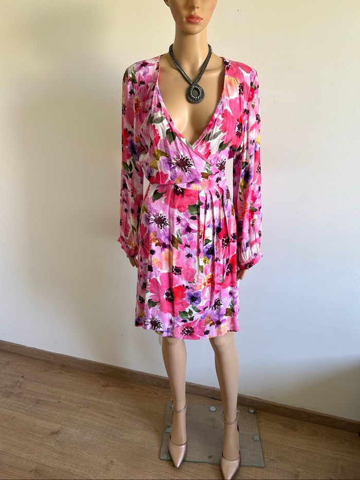 Robe fleurie à manches longues la petite étoile taille 1 jamais portée - photo numéro 3
