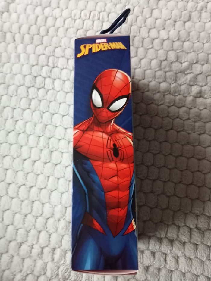 Boite de 4 rouleaux de stickers spiderman - photo numéro 3