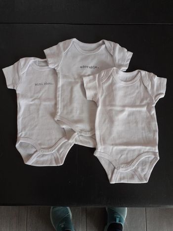 Lot 3 bodies manches courtes 3 mois - Kiabi